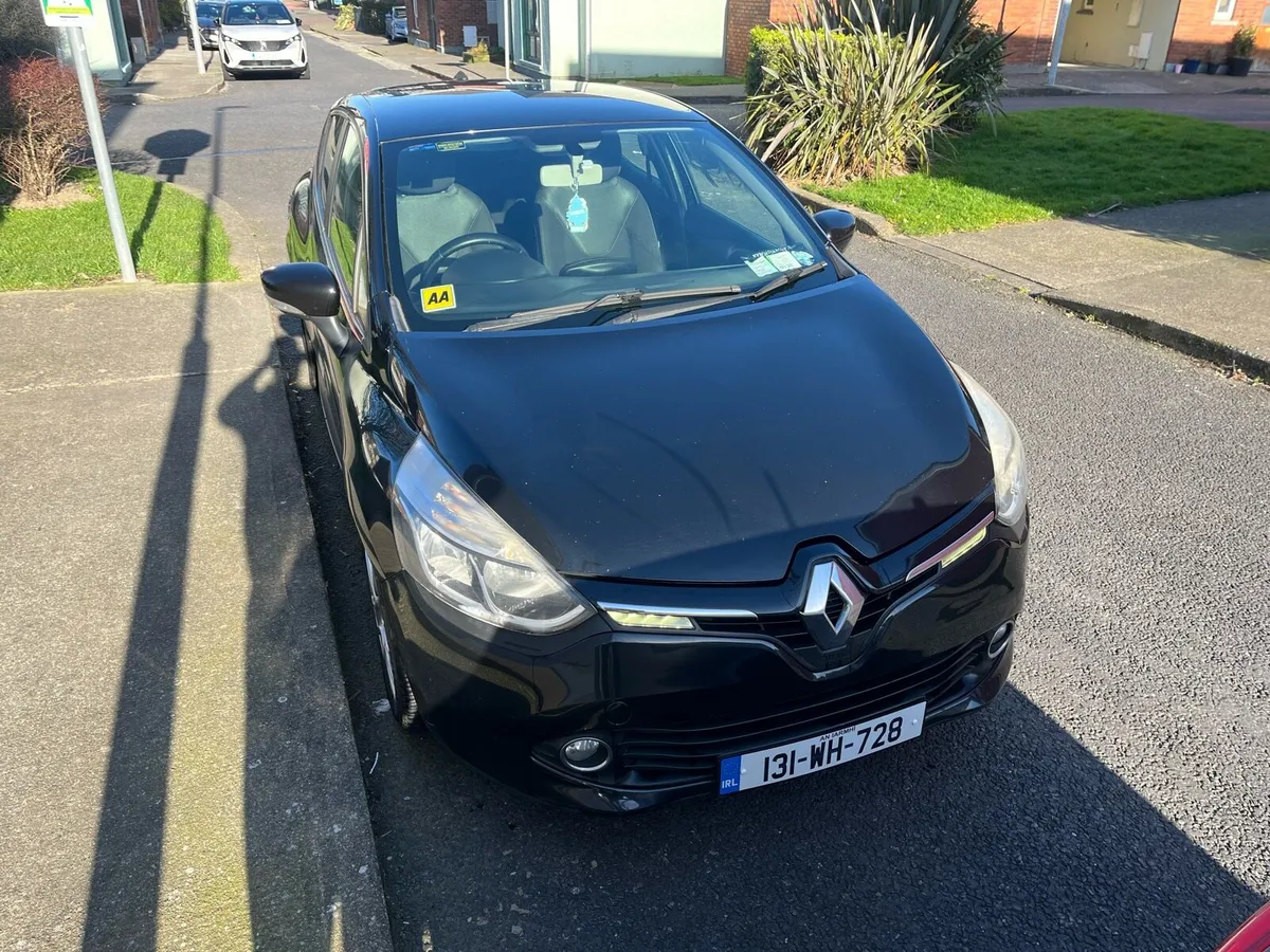 Renault Clio(Black) - Image 3