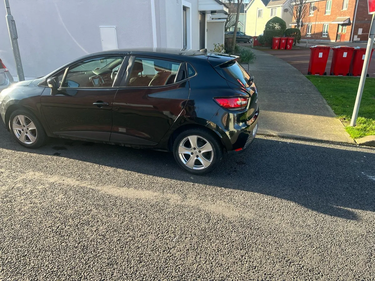 Renault Clio(Black) - Image 1