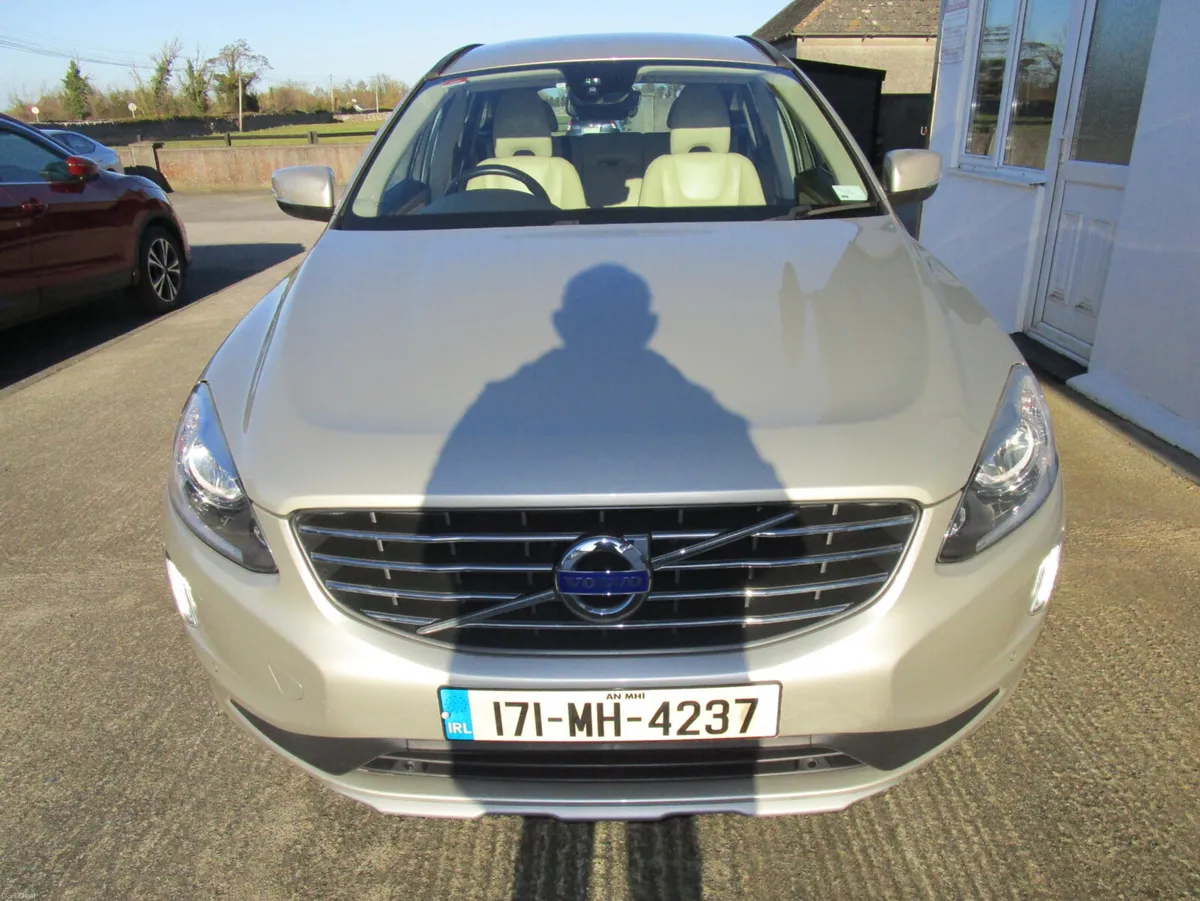 Volvo XC60 2017 - Image 2