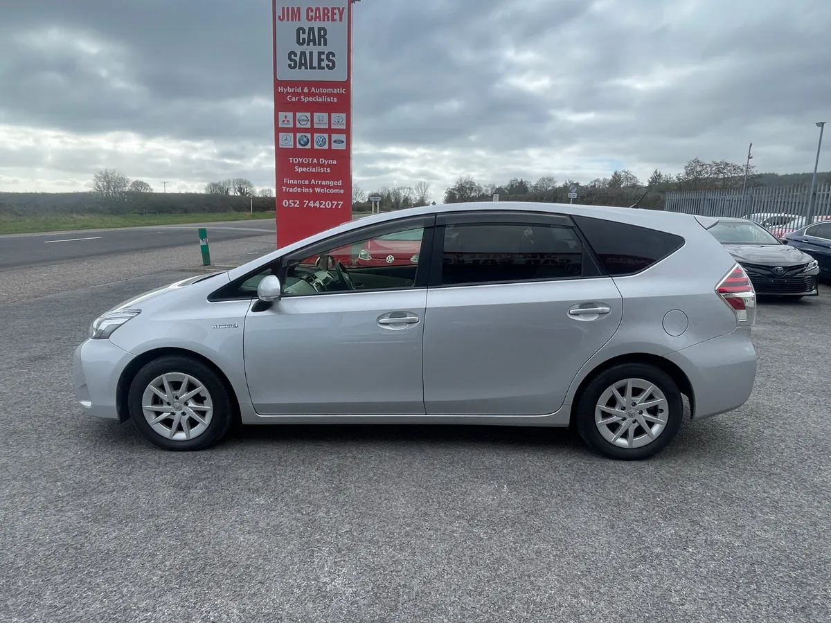 Toyota Prius Alpha 2015-1 - Image 4