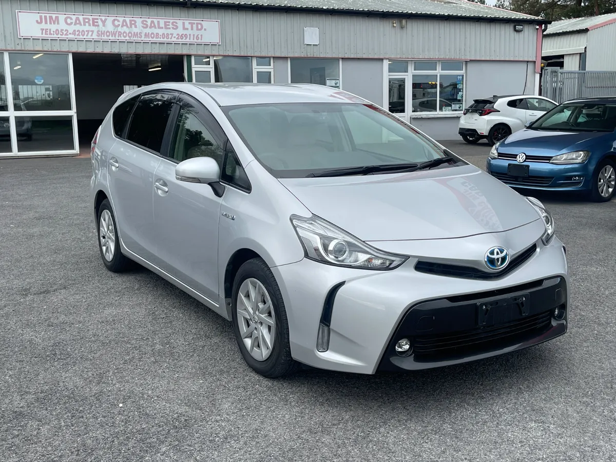 Toyota Prius Alpha 2015-1 - Image 1
