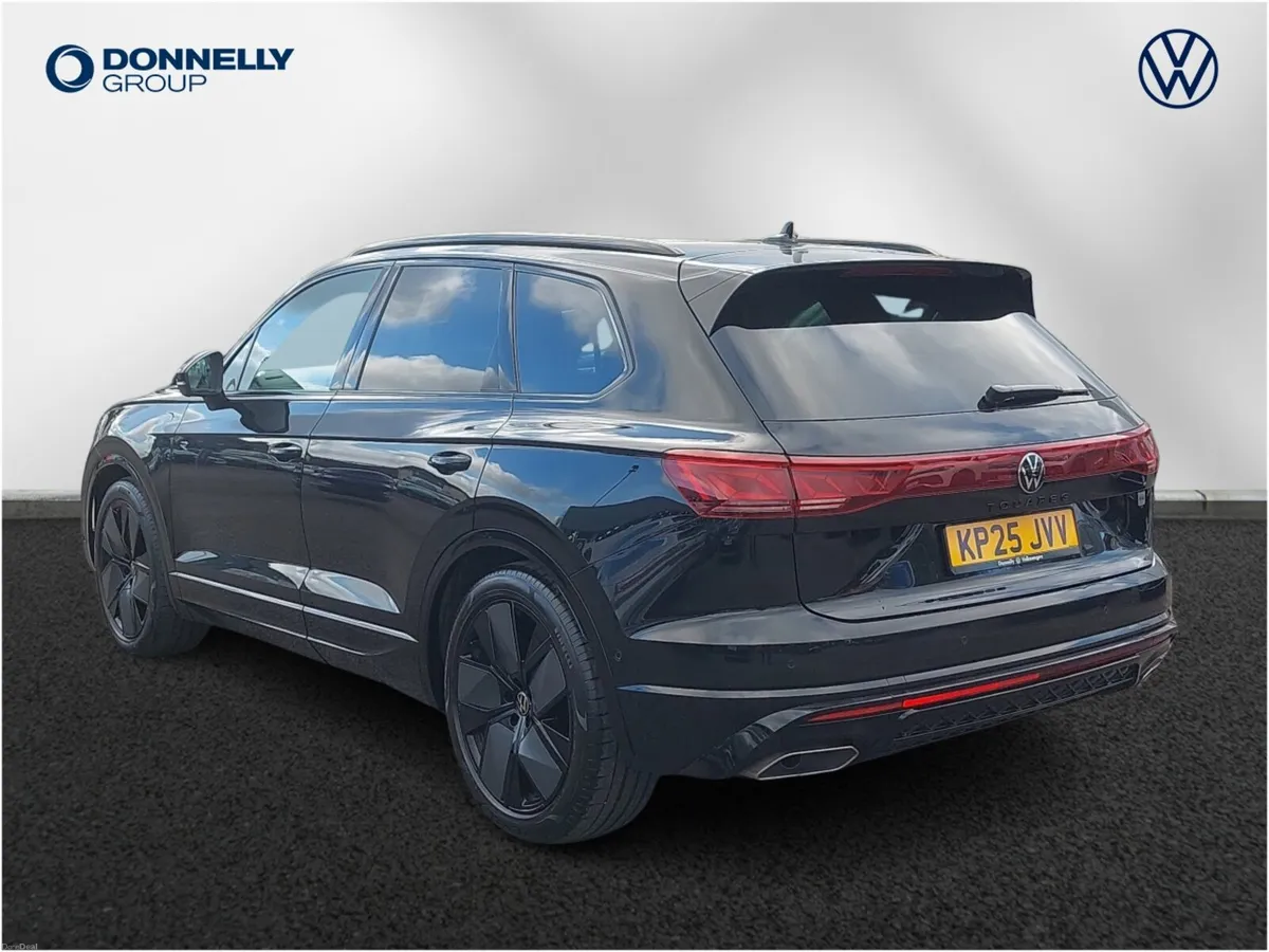 Volkswagen Touareg Diesel Estate Black Edition - Image 3