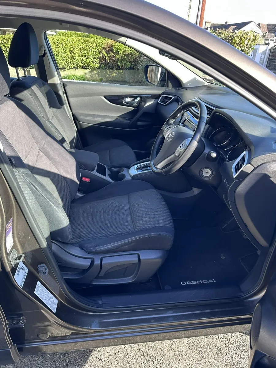 Nissan Qashqai Automatic 2015 - Image 3