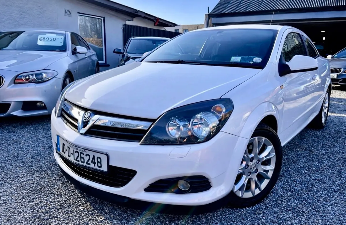 10 Opel Astra 1.7 CDTI – 3 Door – Spotless Example - Image 1