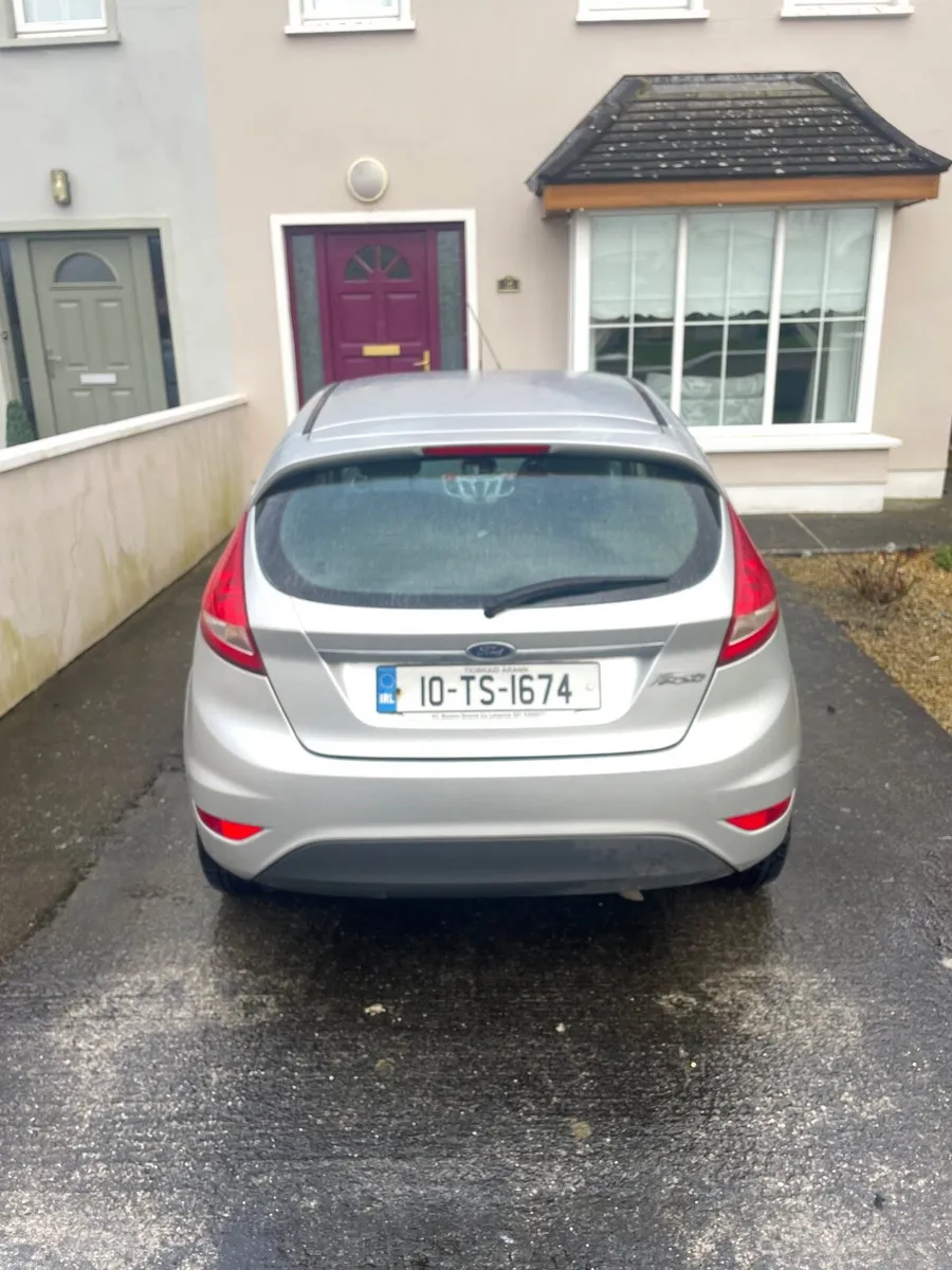 Ford Fiesta 2010 - Image 2