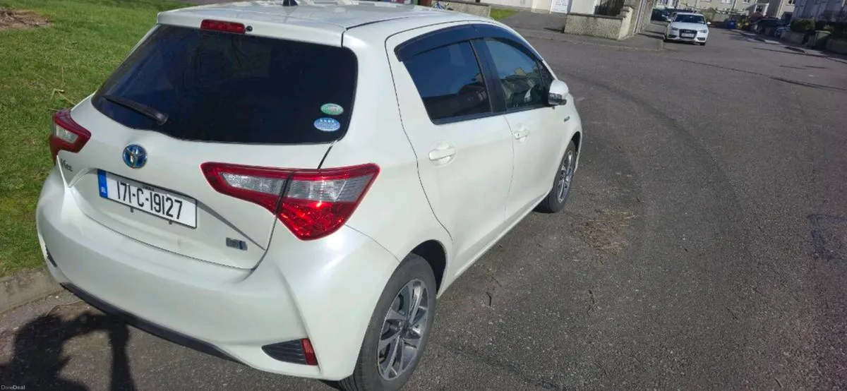 TOYOTA VITS HYBRID 1.5L AUTOMATIC - Image 3