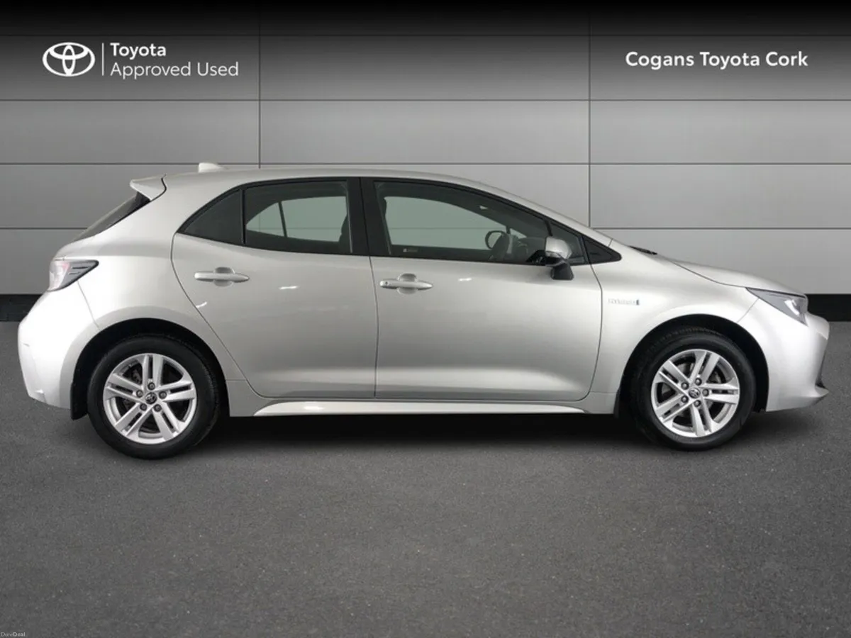 Toyota Corolla HYBRID LUNA H/B 4DR AUTO - Image 3