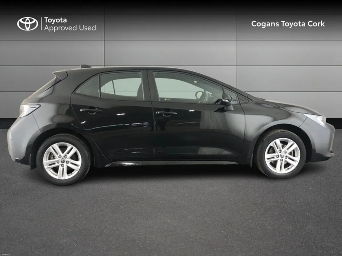 Toyota Corolla LUNA H/B 4DR AUTO HYBRID - Image 3