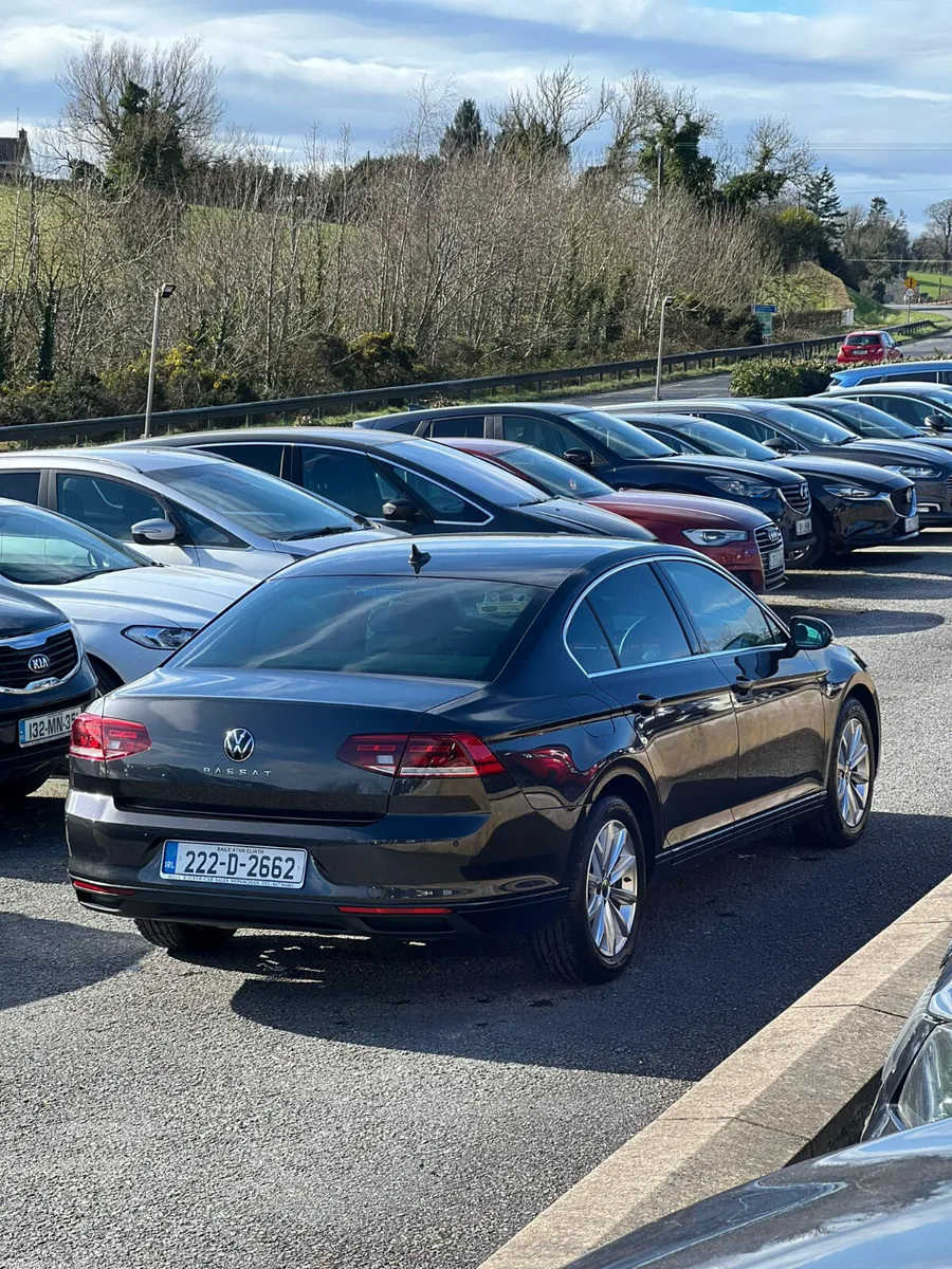 Volkswagen Passat 2022 low klms - Image 4