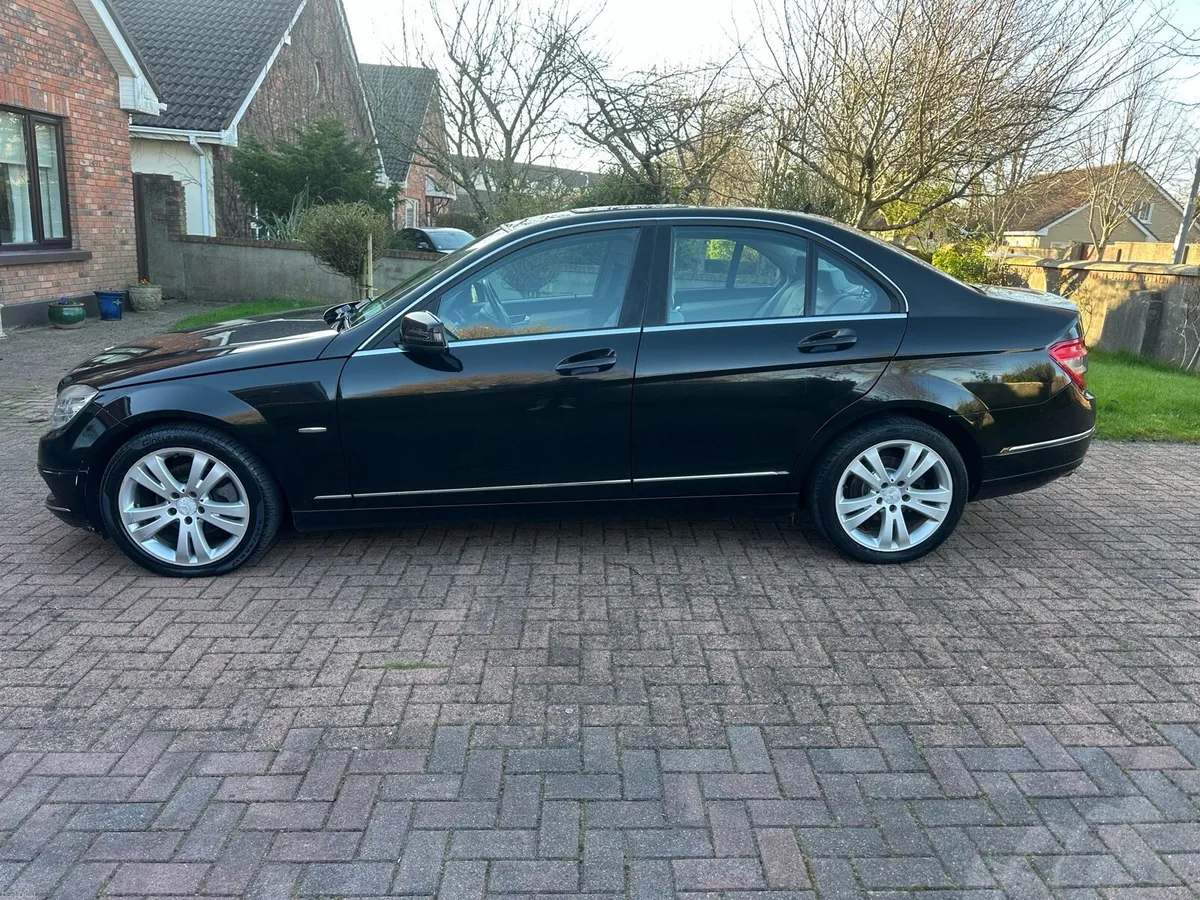 Mercedes benz c class - Image 4