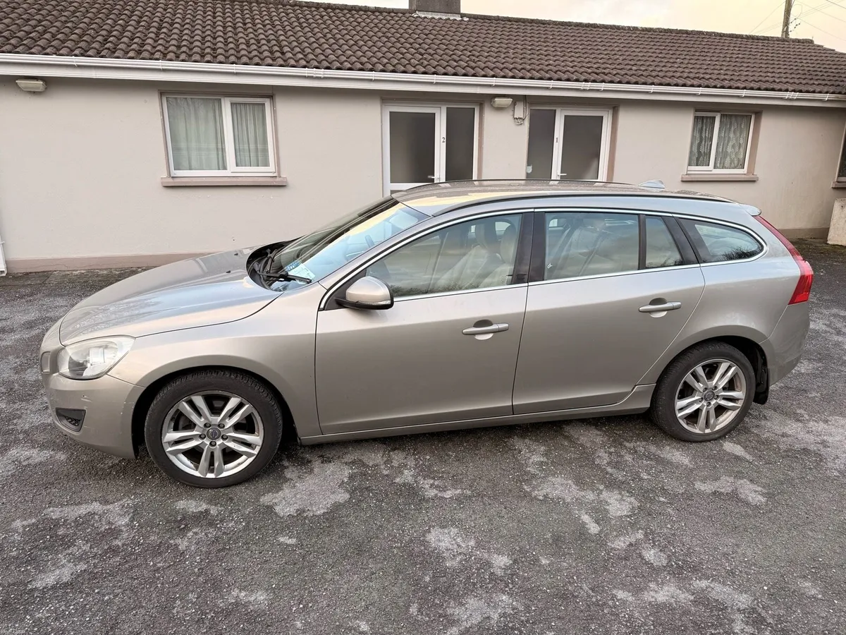 VOLVO V60 2013 automatic NCT/TAX 6/26 - Image 2