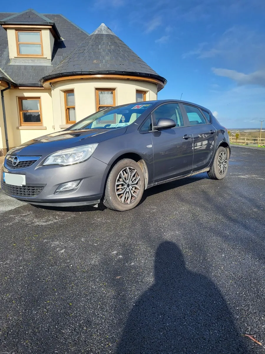 Opel Astra 2012 - Image 1