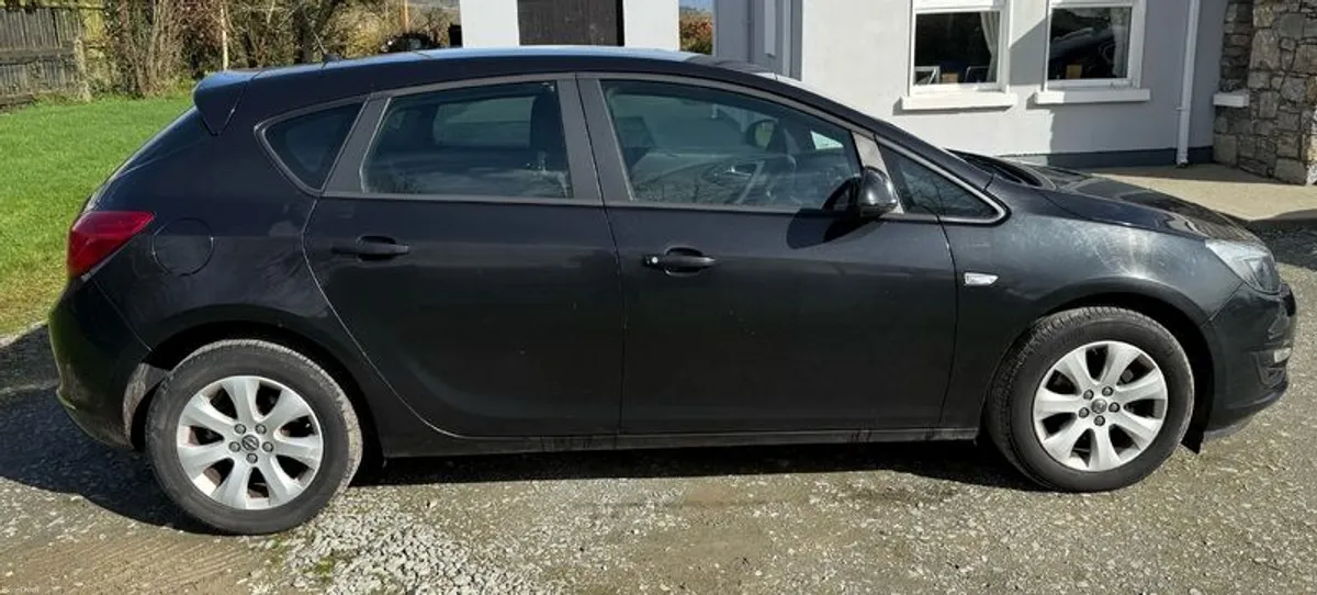 2014 Opel Astra - Image 2