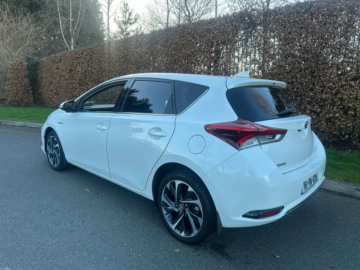 Toyota Auris Hybrid Sol 67Kms - Image 3