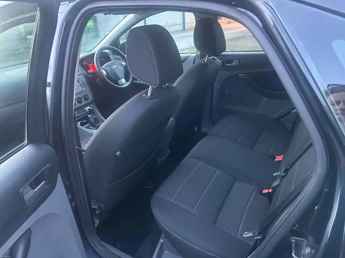 Ford Focus 2011 - Image 3