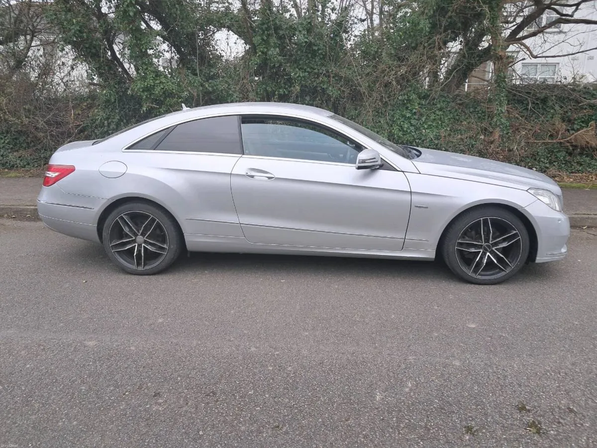 Mercedes Benz 2011 E class Coupe blue efficiency - Image 2