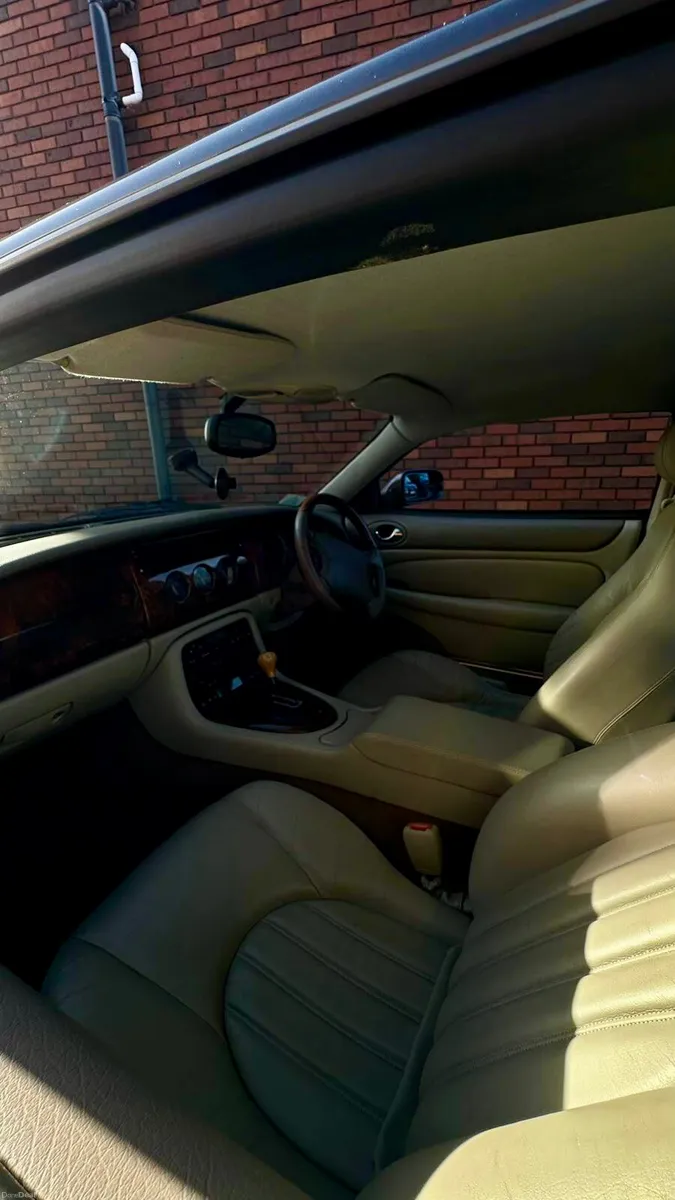 Jaguar XK8 *Low MLS* - Image 4