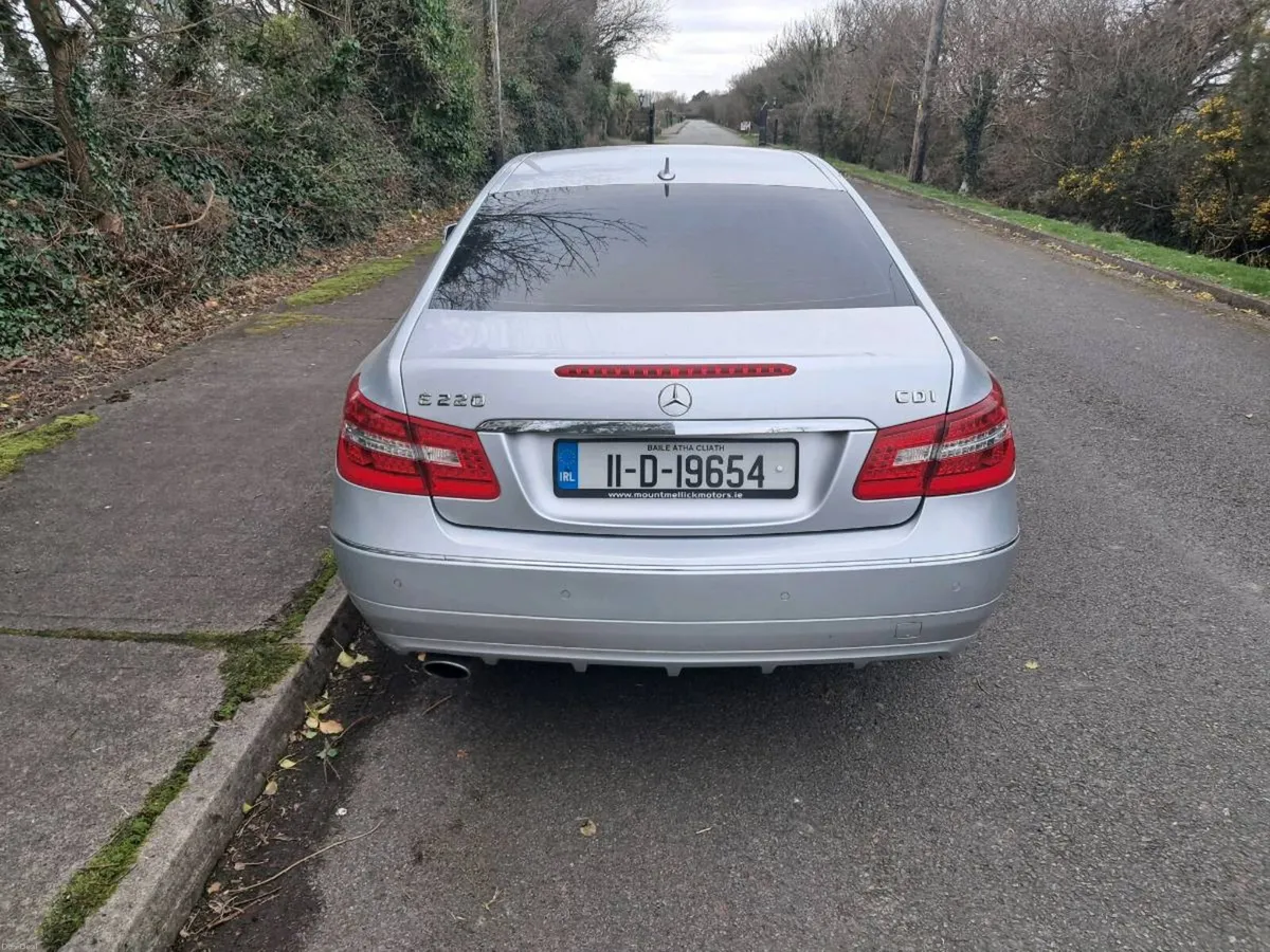 Mercedes Benz 2011 E class Coupe blue efficiency - Image 4