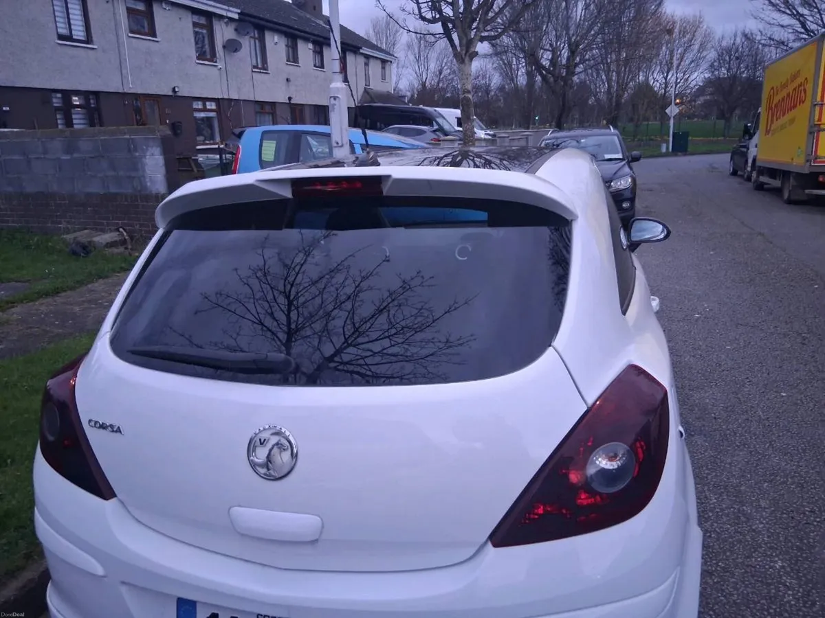 2011 vauxhall corsa limited edition €3000 - Image 2
