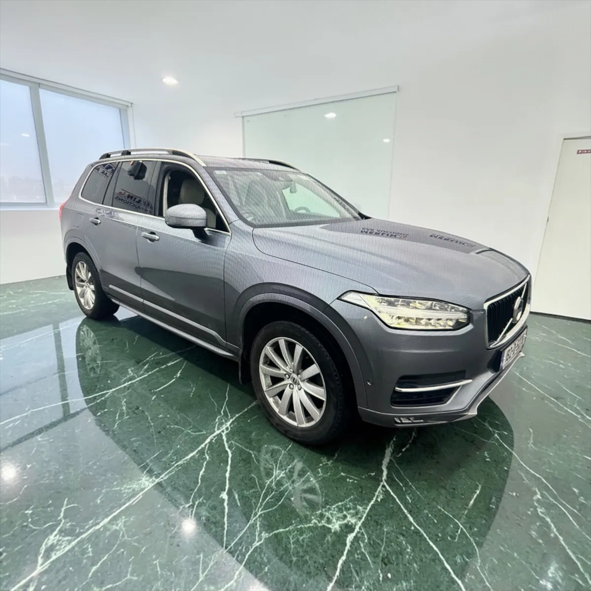 Volvo XC90 D5 (235hp) AWD Momentum Geartronic - Image 3