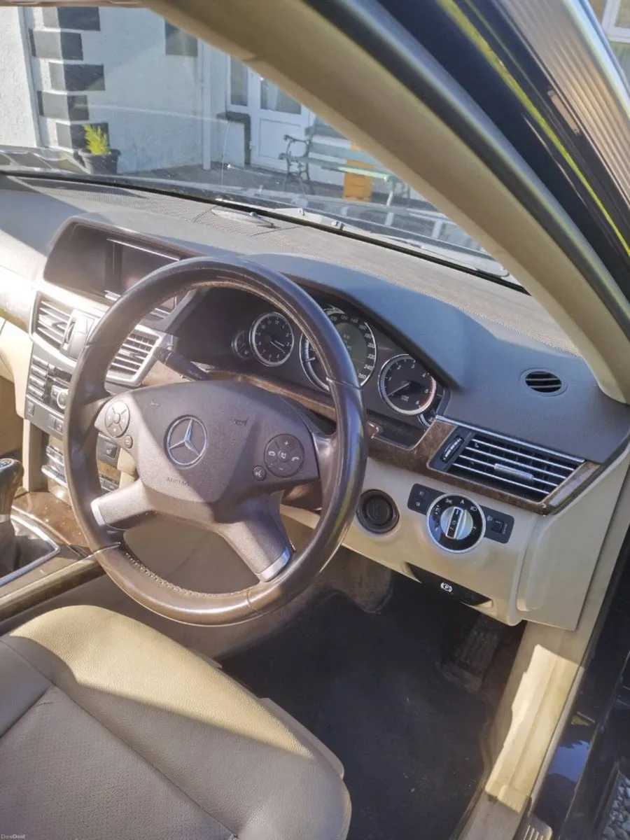 2011 Mercedes E200 - Image 3
