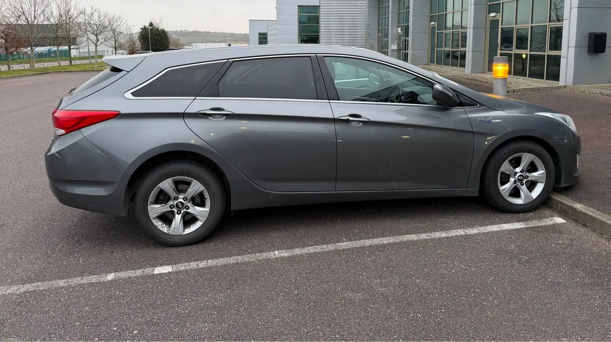 Hyundai i40 2012 - Image 2
