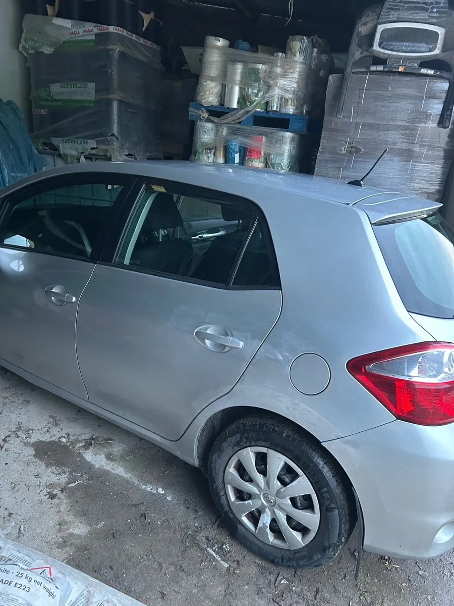Toyota Auris Aura - Image 3