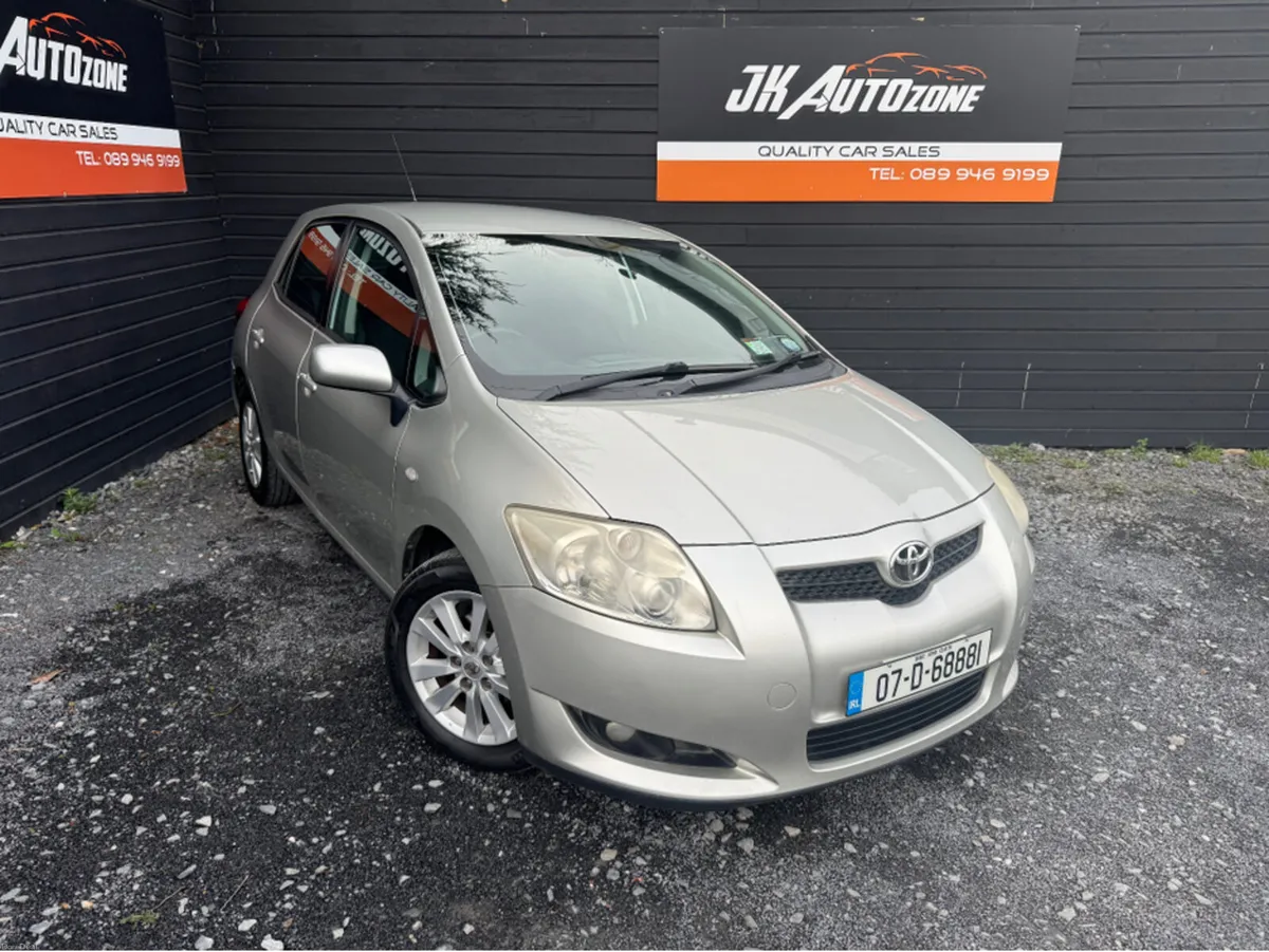 Toyota Auris 1.4 5DR LUNA - Image 1