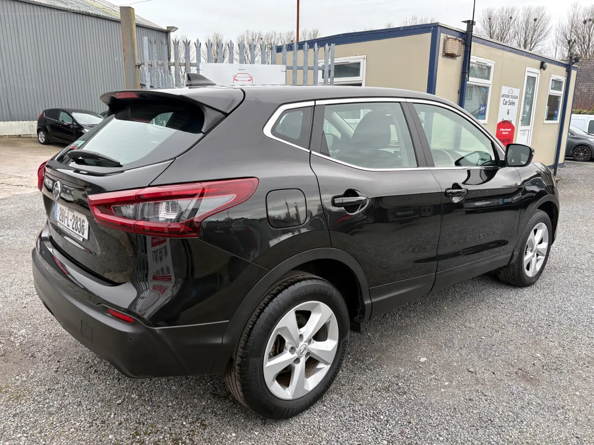 2020 Nissan Qashqai Automatic 1.3 petrol - Image 3