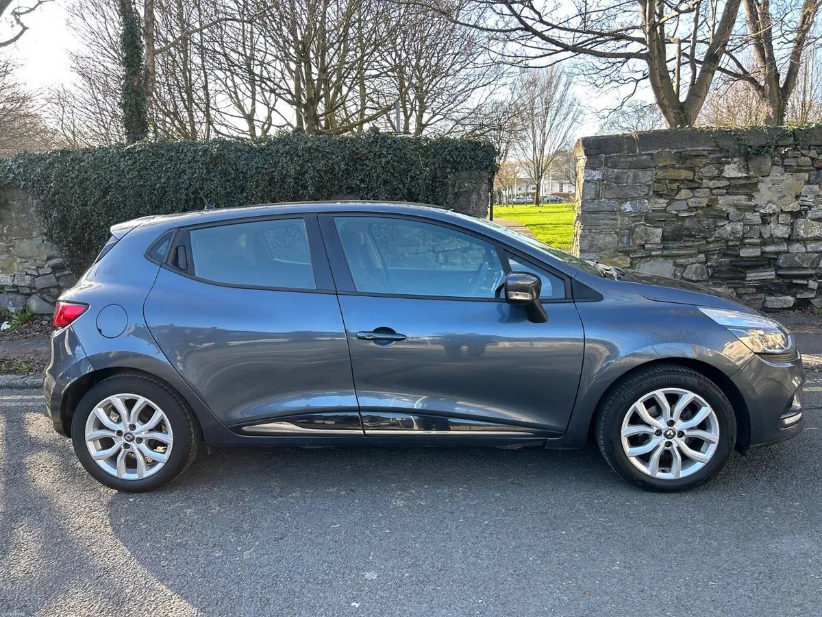 2018 RENAULT CLIO 1.2 PETROL SAT NAV - Image 4