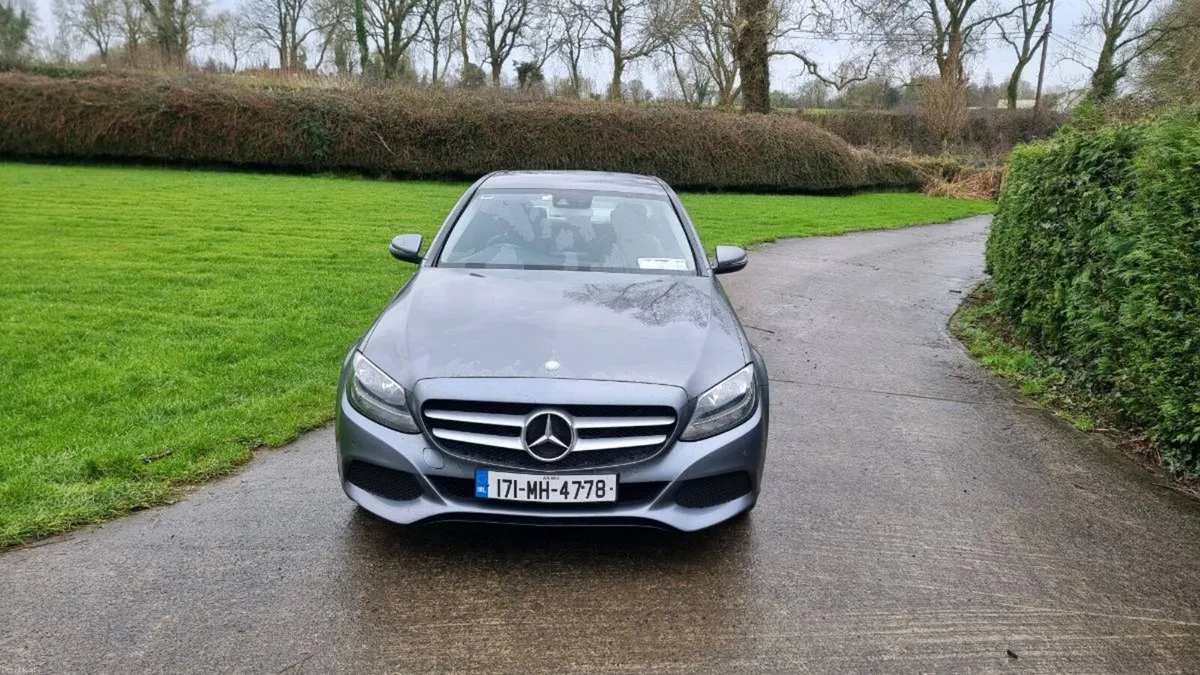 Mercedes 220 - Image 3