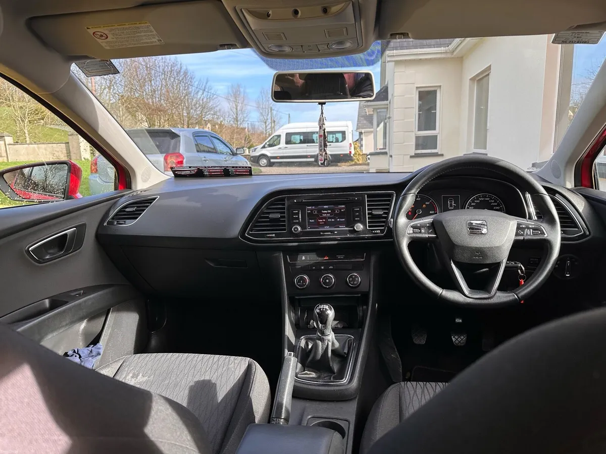 131 SEAT LEON 1.6 TDI DYNAMICS "FIRE RED" - Image 4