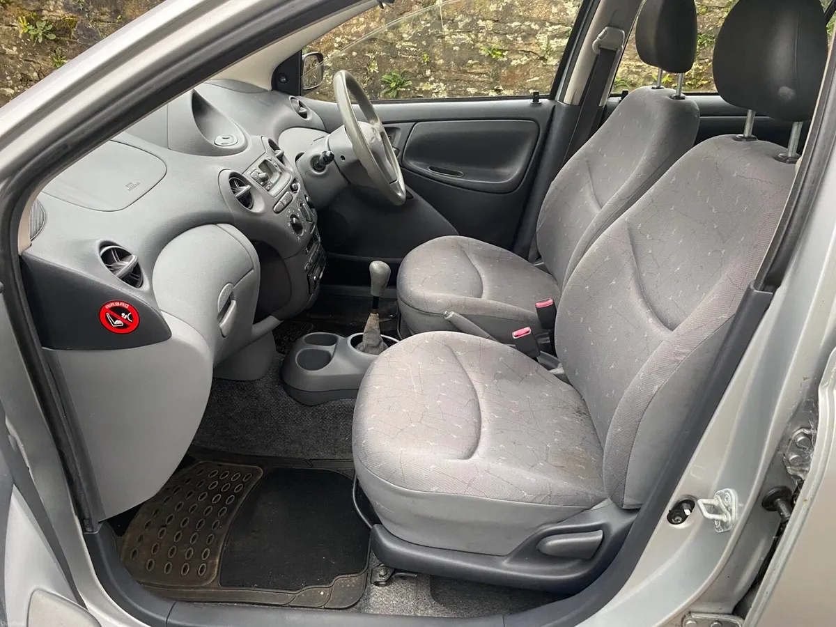 2001 TOYOTA YARIS 1 LITRE - Image 4