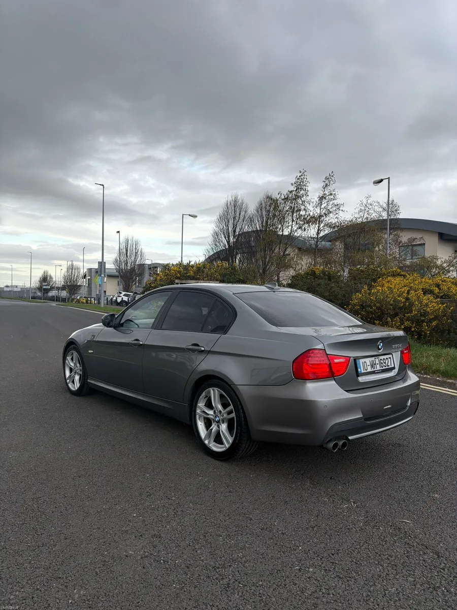 2010 BMW 330D Manual - Image 2