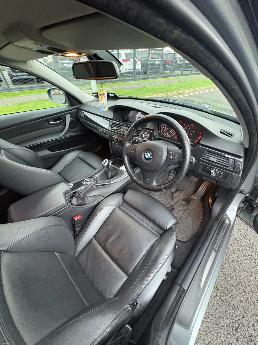 2010 BMW 330D Manual - Image 4