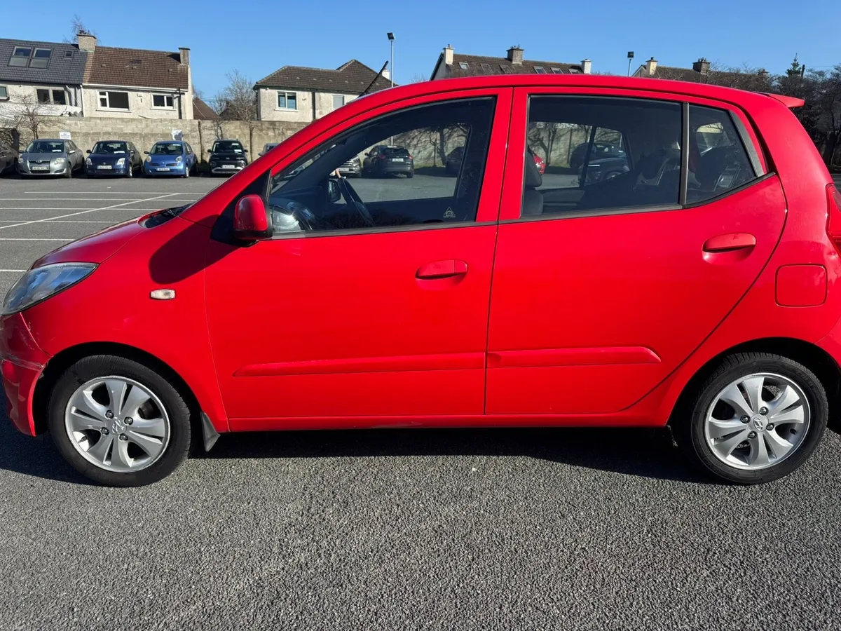 Hyundai i10 Deluxe - Image 4