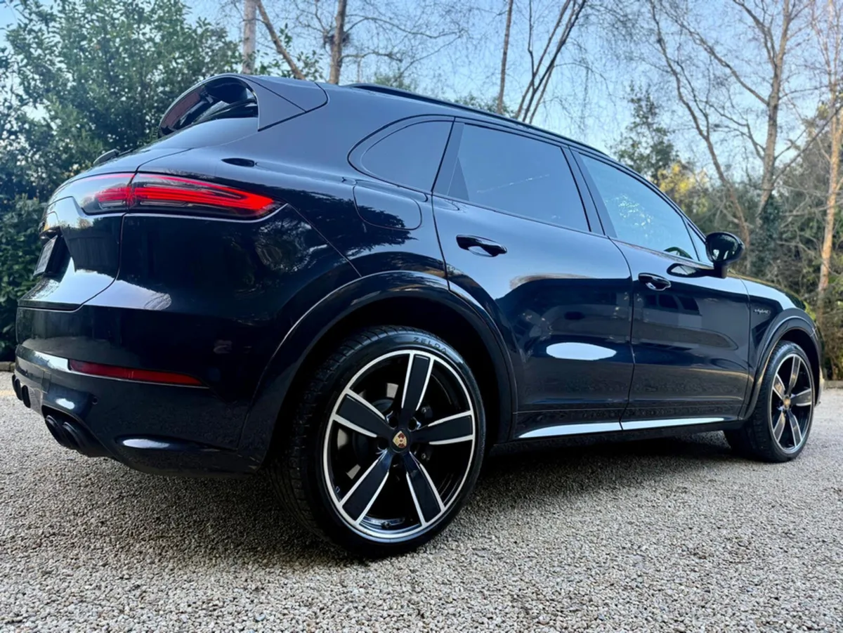 Porsche Cayenne E-HYBRID PLATINUM *Rear Entertainm - Image 4