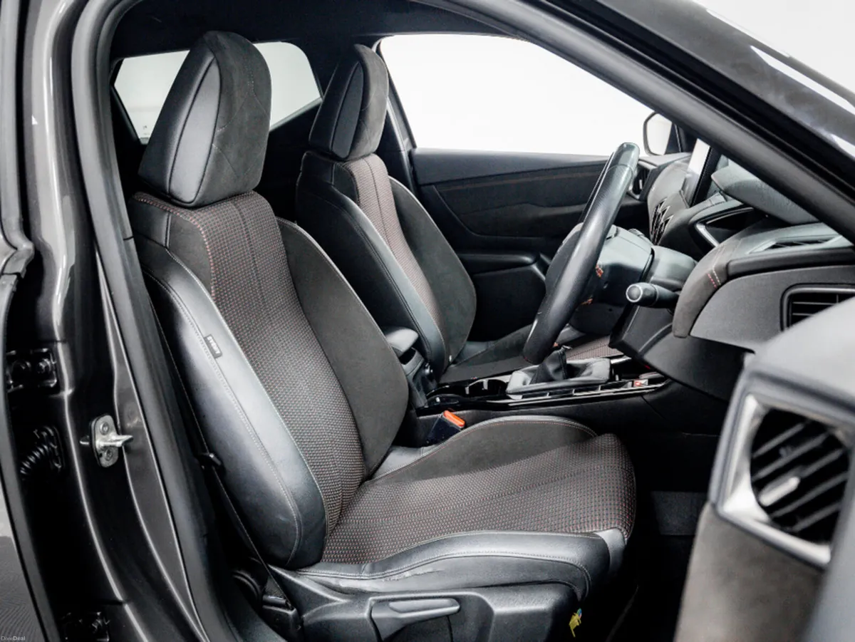 DS Automobiles DS 3 Crossback Performance Line 1.2 - Image 3