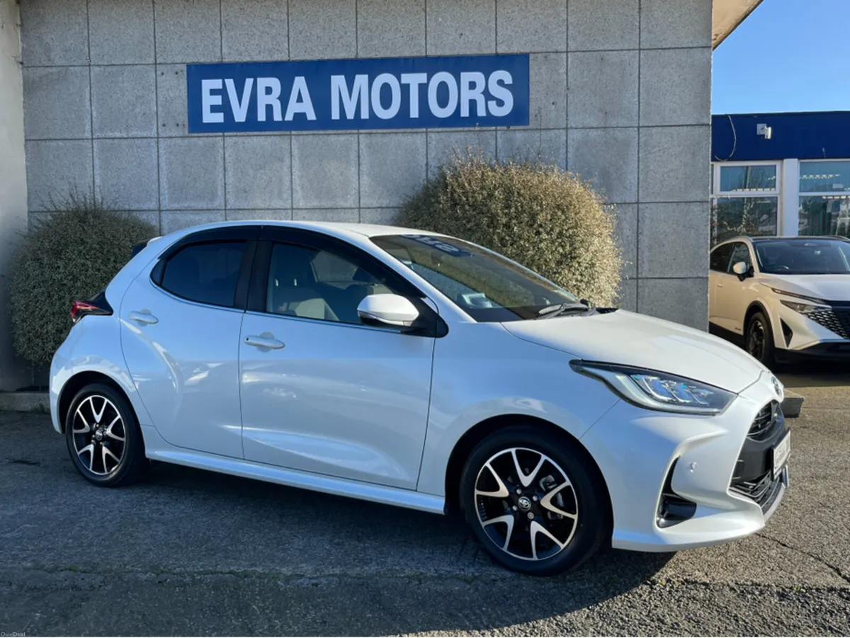 Toyota Yaris Z AUTOMATIC HYBIRD 1.5 PETROL //HIGH - Image 3