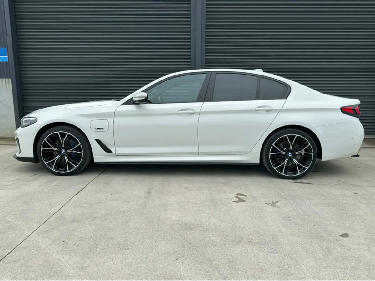 BMW 5-Series M SPORT AUTO 530E PLUG-IN-HYBRID - Image 4