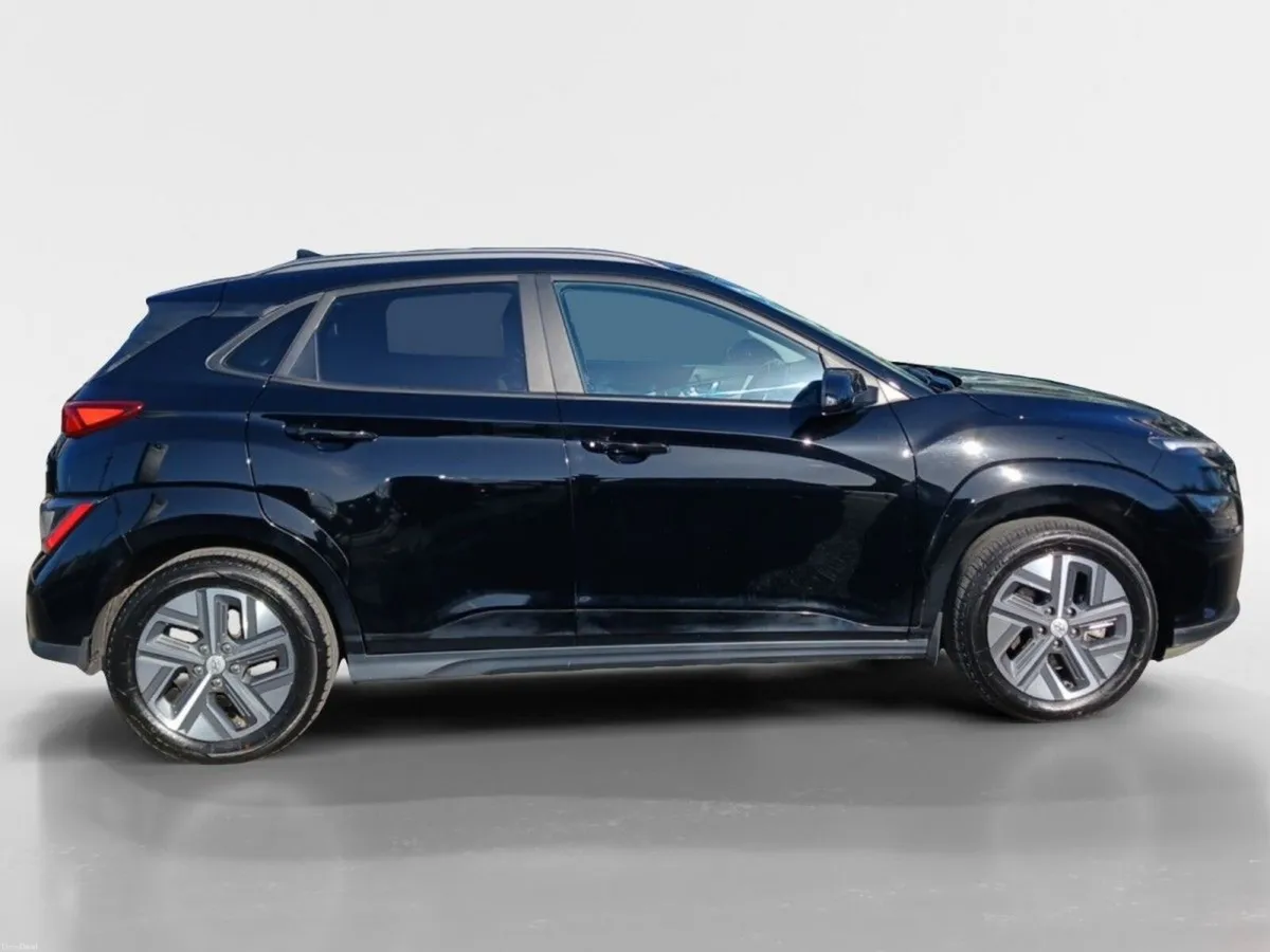 Hyundai KONA Kona EV Premium 64 kWh - Image 2