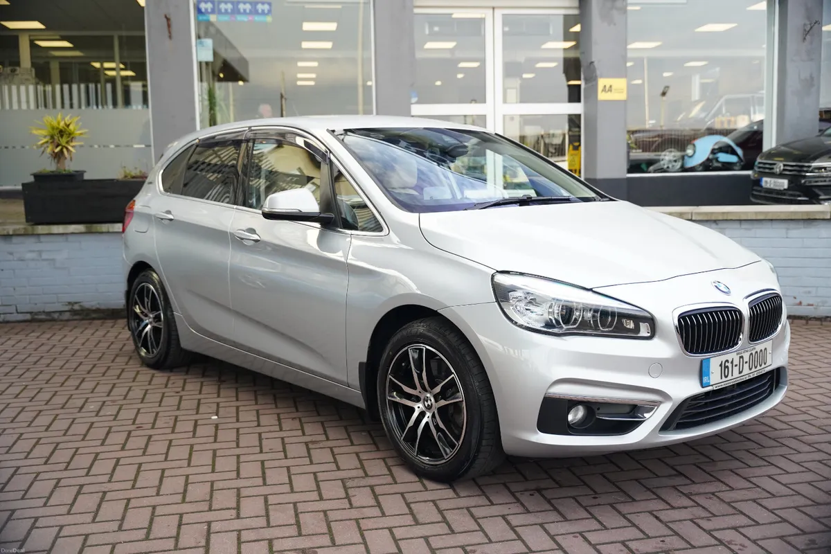 225XE LUXURY PLUS EDITION 5DR ESTATE AUTO 83000KMS - Image 2