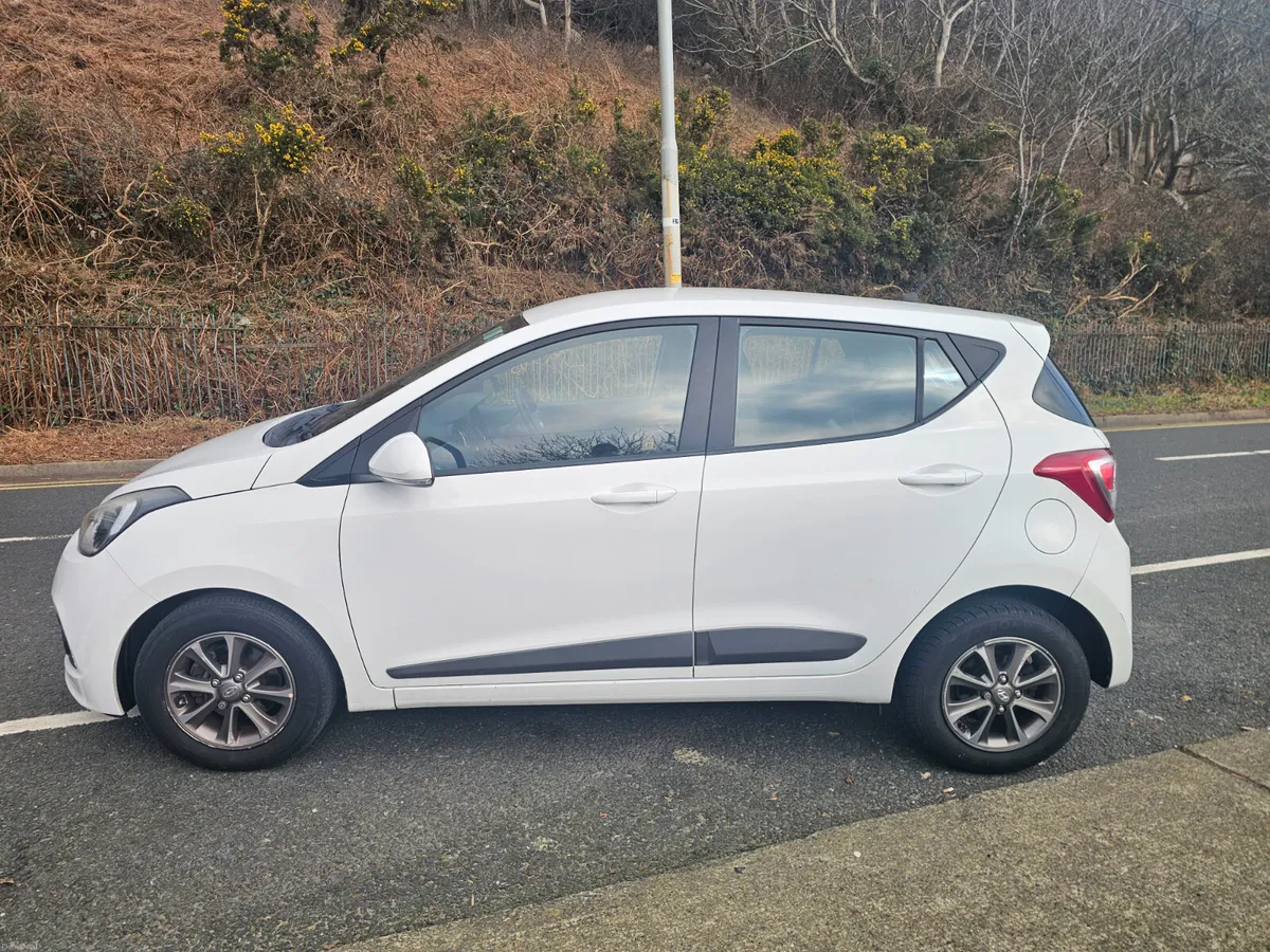 Hyundai i10 1.2l *LOW MILEAGE* - Image 3