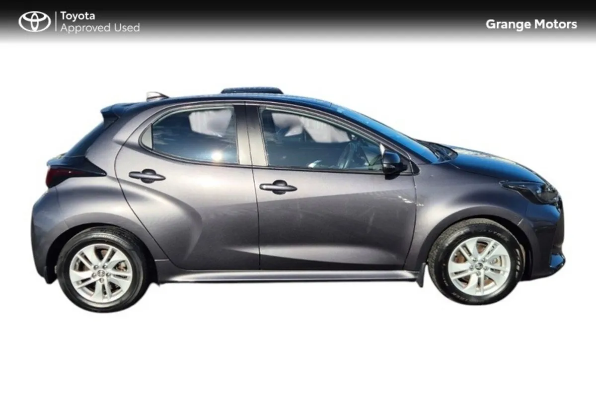 Toyota Yaris 1.5 HYBRID LUNA 5DR - Image 4