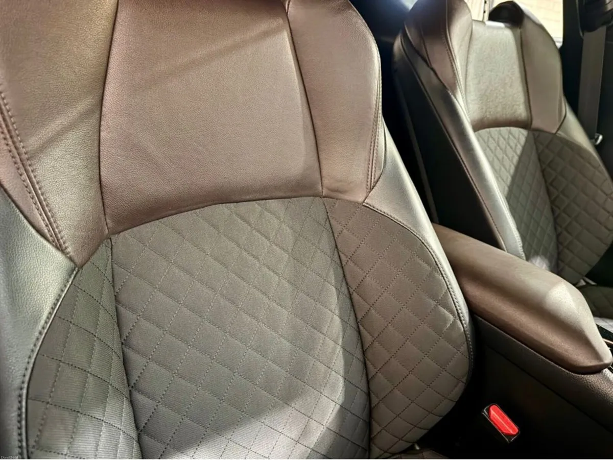 Toyota C-HR 182 G LEATHER SEATS - Image 4