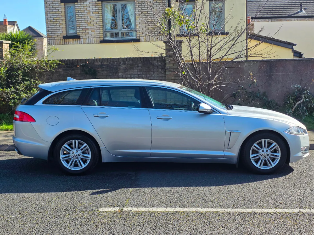 Jaguar XF 2.2D SE Sportbrake 5DR Auto - Image 2
