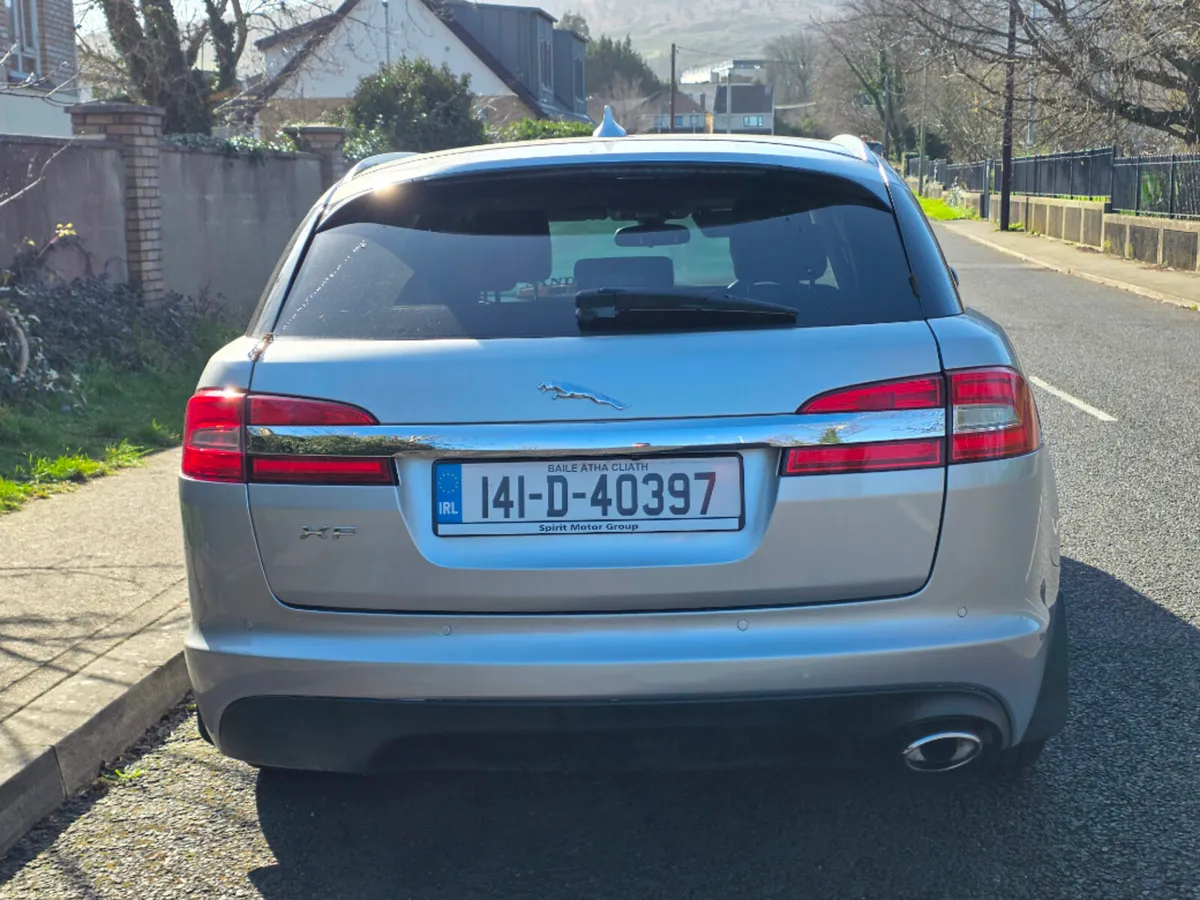 Jaguar XF 2.2D SE Sportbrake 5DR Auto - Image 4