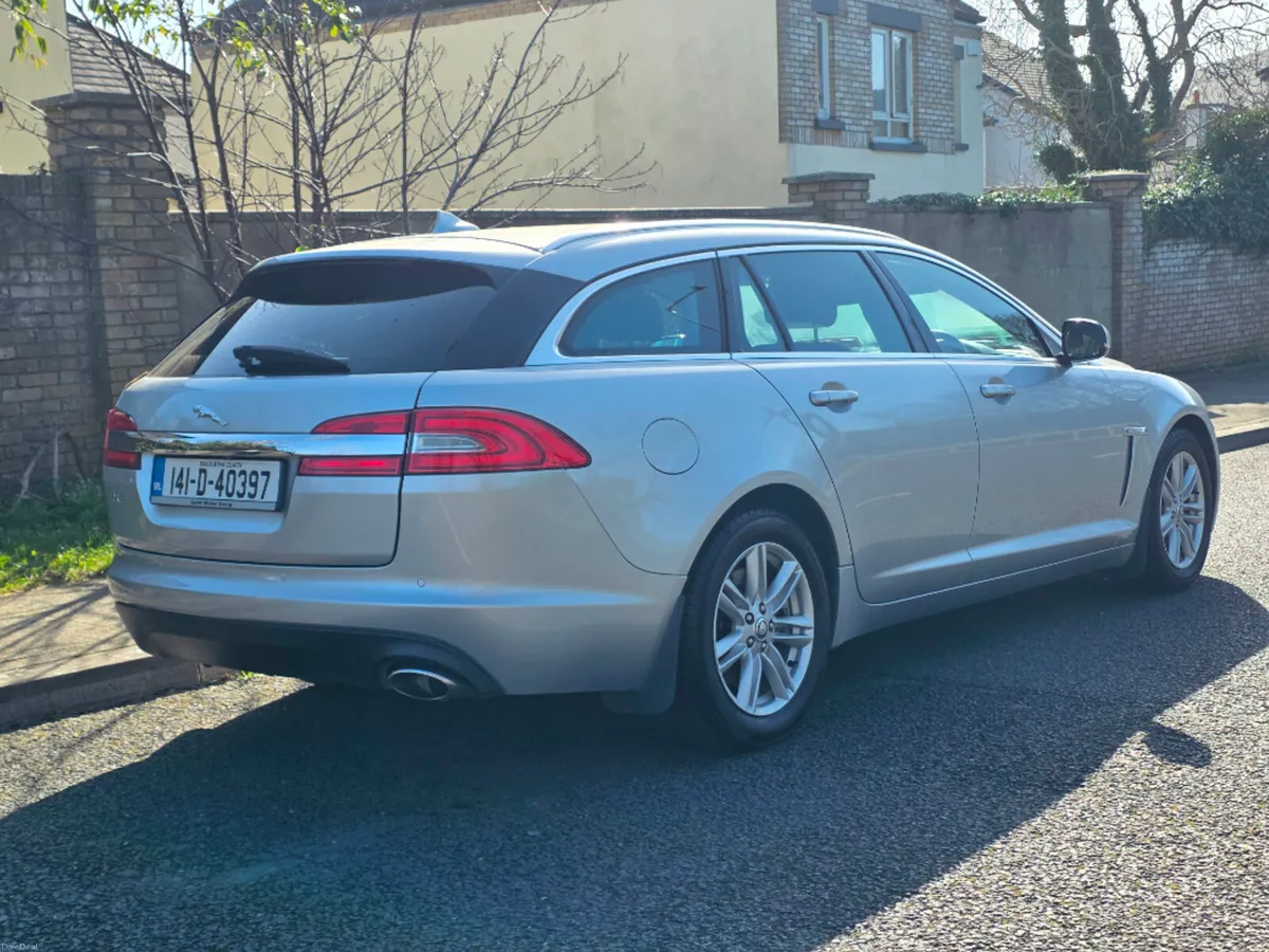 Jaguar XF 2.2D SE Sportbrake 5DR Auto - Image 3