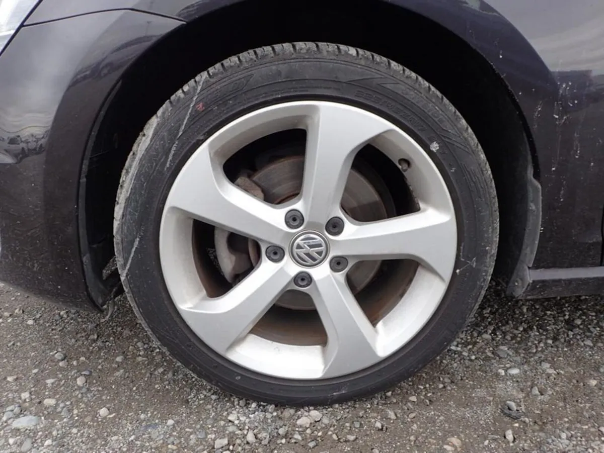 Volkswagen Golf 1.2 Lounge - Image 2