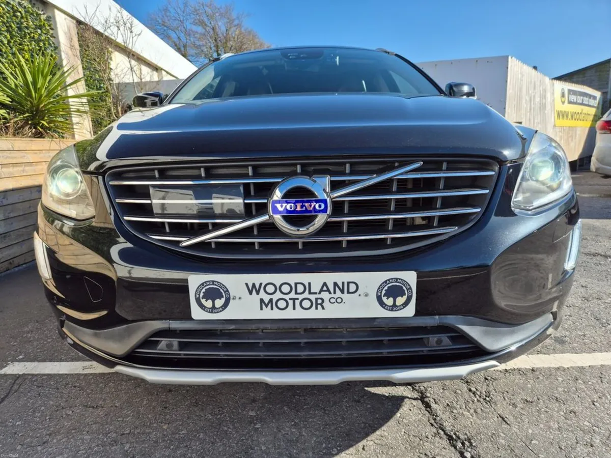 Volvo XC60 2.0 D4 CLASSIC / HIGH SPEC WITH PANORAM - Image 4